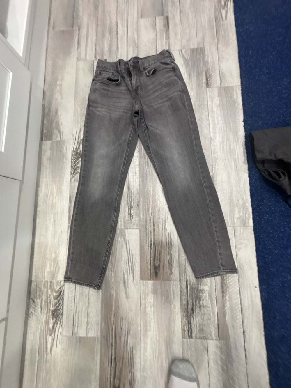 Old Navy Athletic Taper Jeans Womens 29x32 Gray